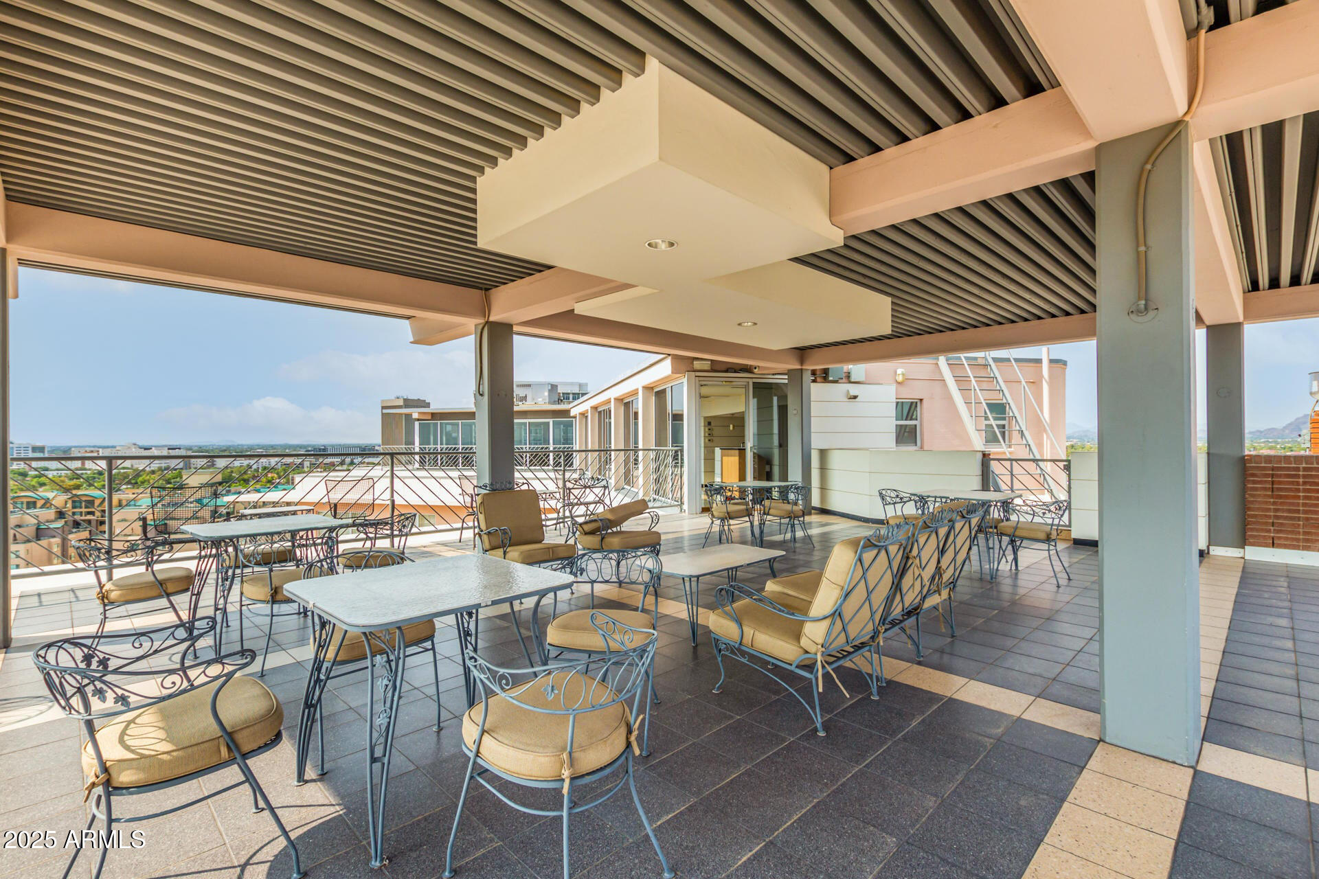 2201 N CENTRAL Avenue 3D