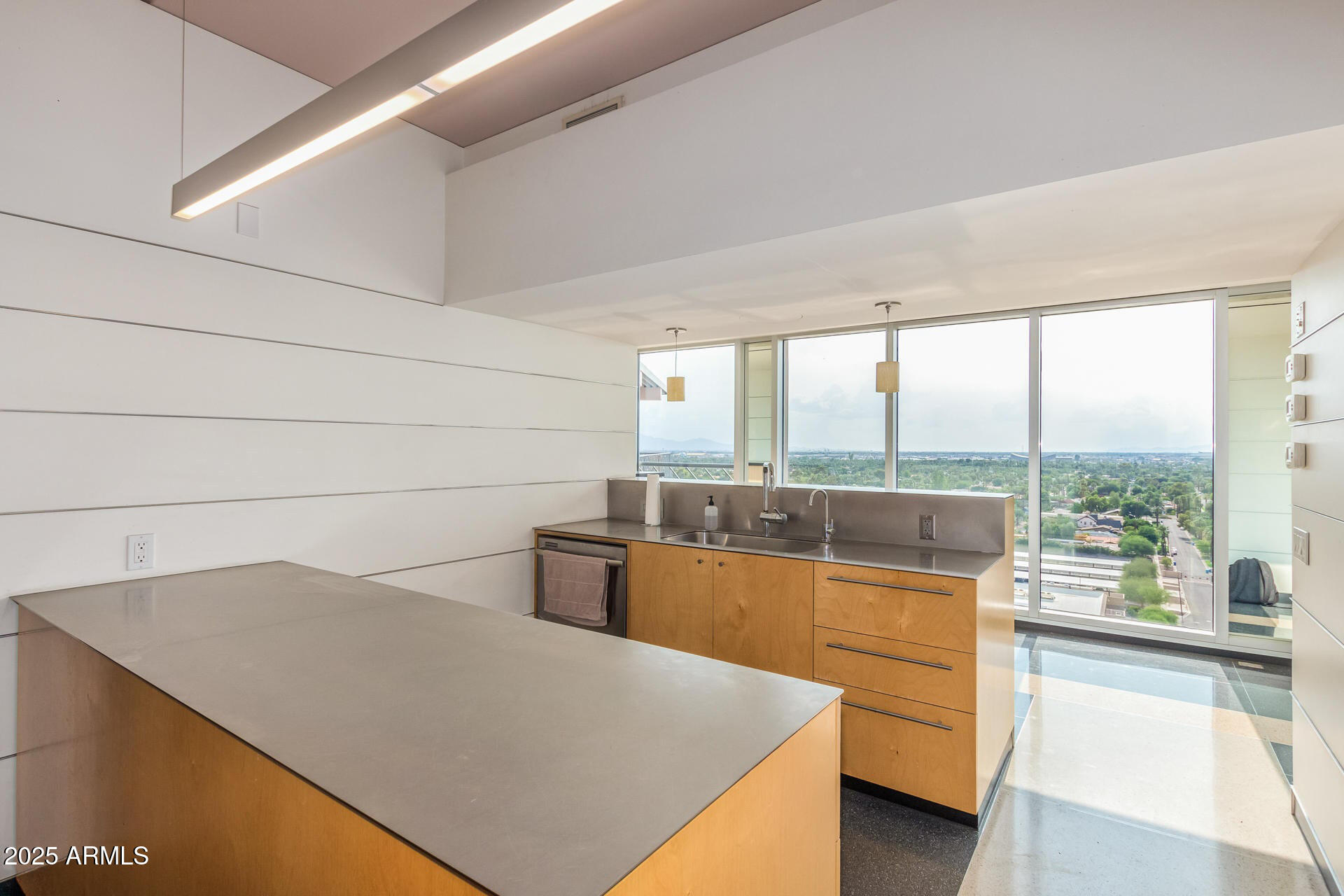 2201 N CENTRAL Avenue 3D