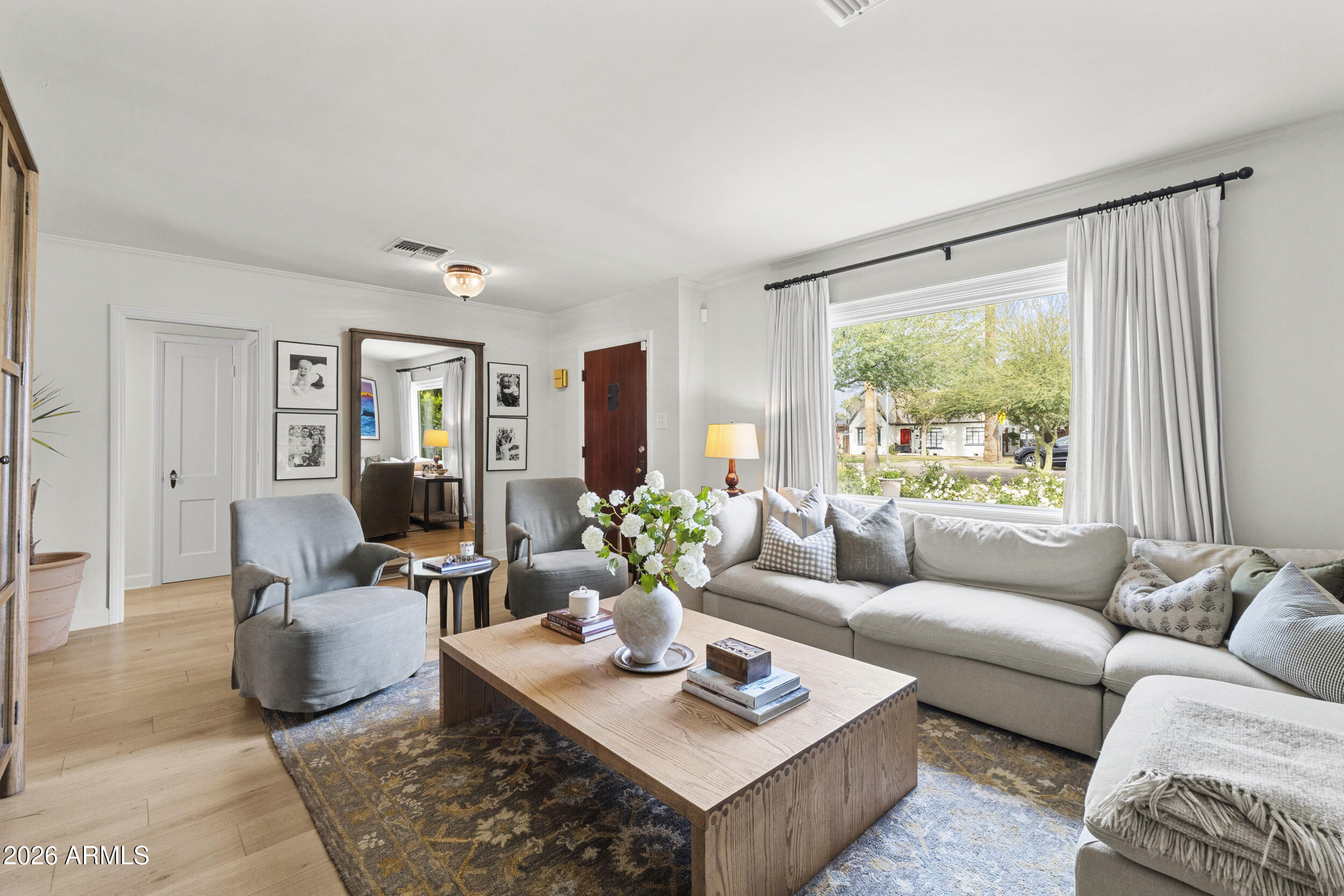 317 W ENCANTO Boulevard