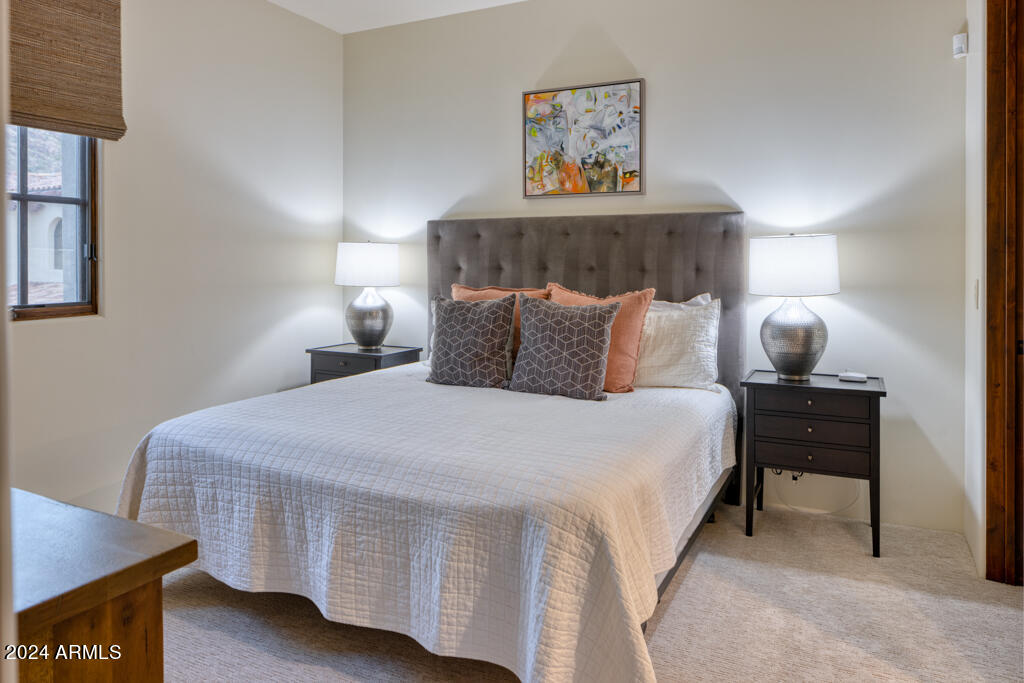 8243 N MOCKINGBIRD Lane