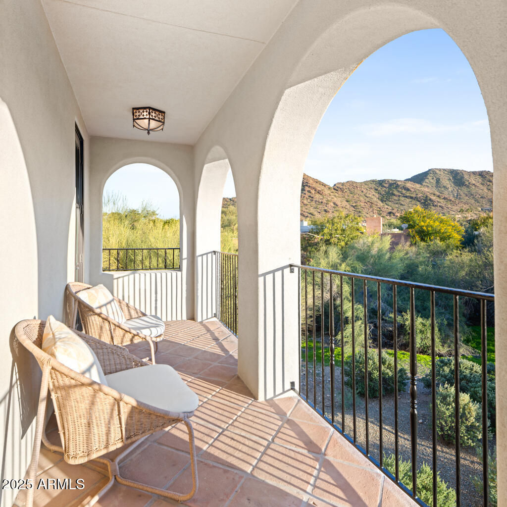 8243 N MOCKINGBIRD Lane