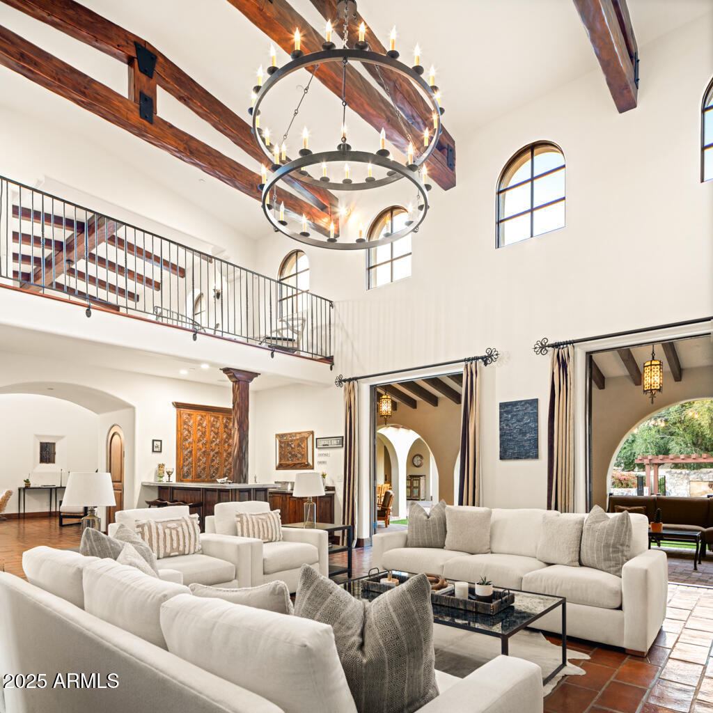 8243 N MOCKINGBIRD Lane