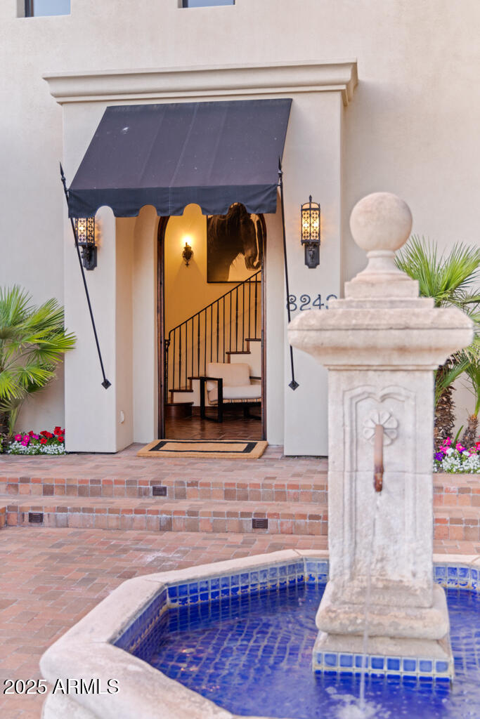 8243 N MOCKINGBIRD Lane