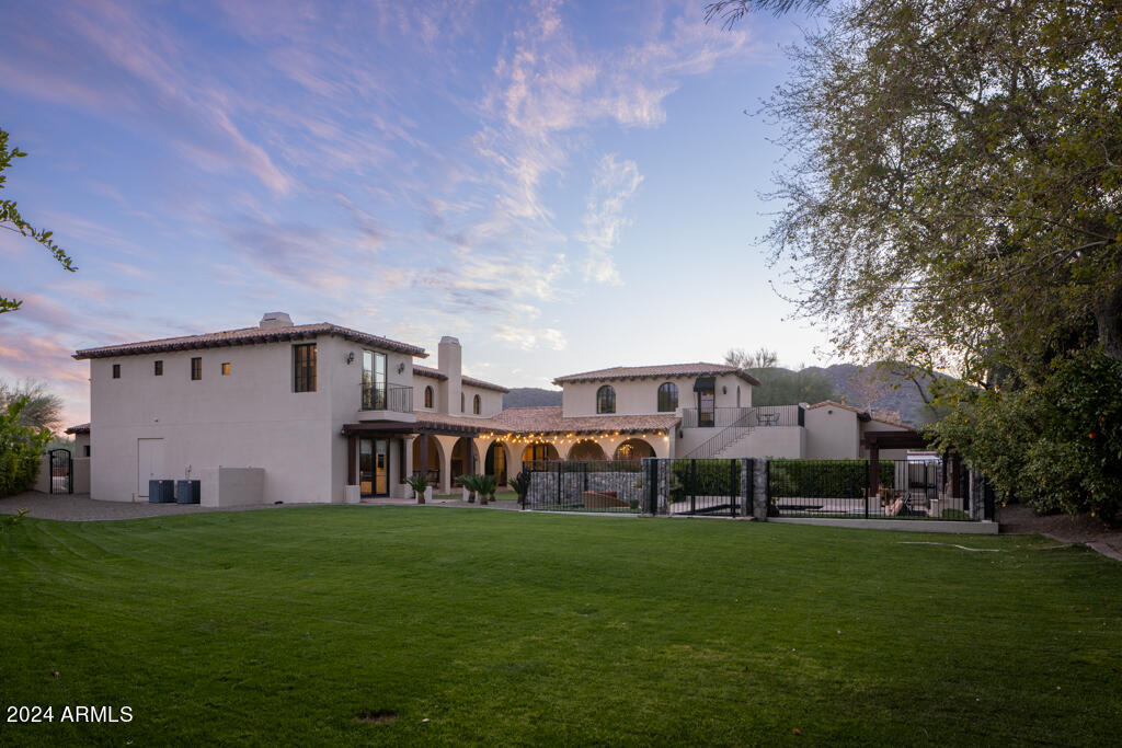 8243 N MOCKINGBIRD Lane