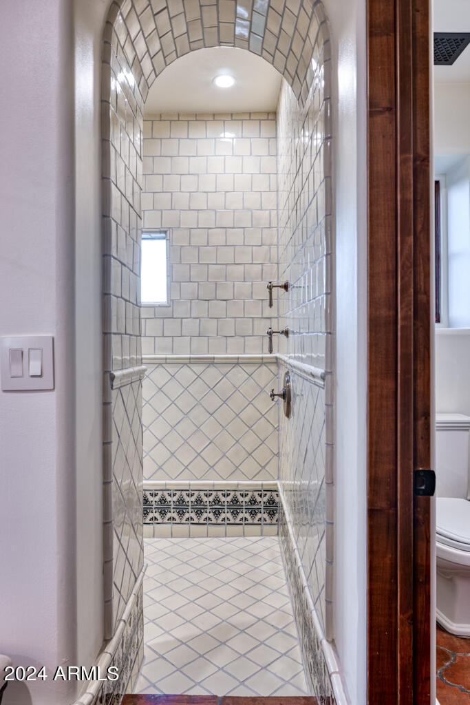 8243 N MOCKINGBIRD Lane