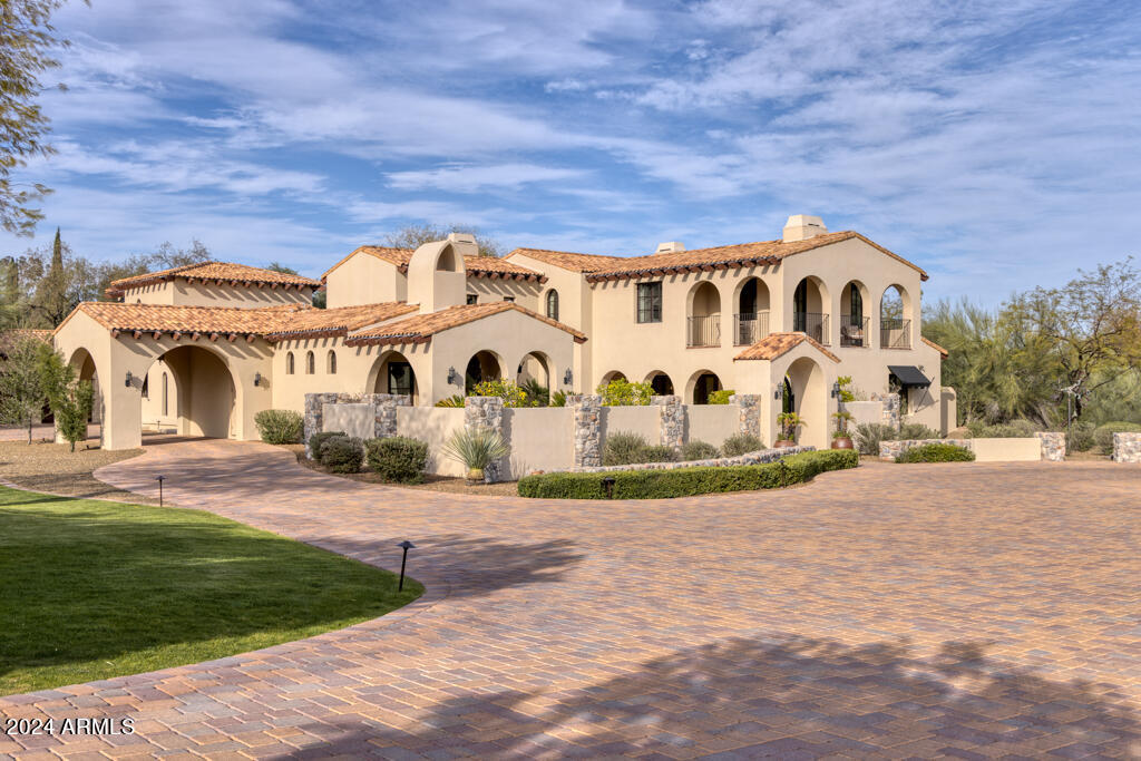 8243 N MOCKINGBIRD Lane