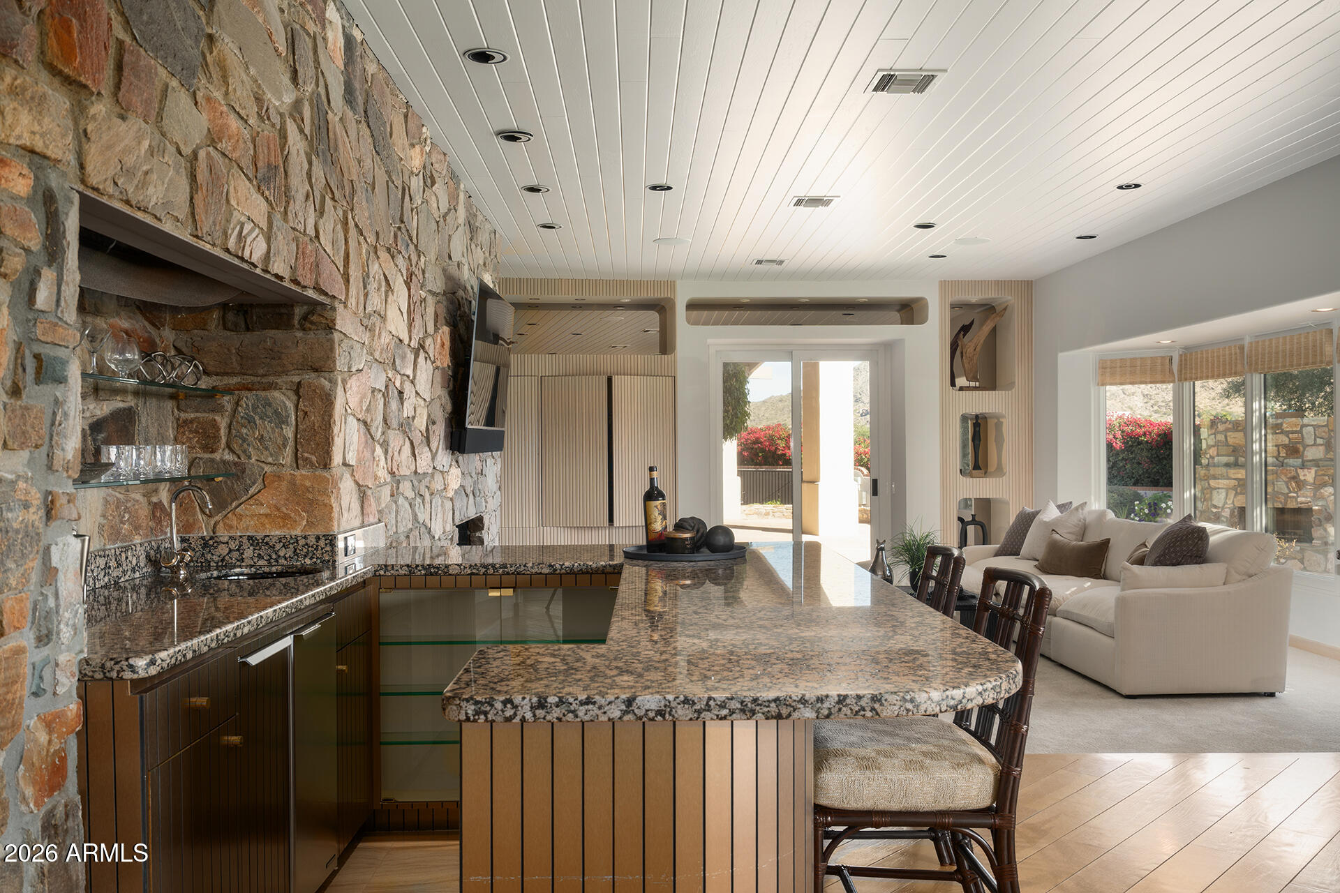 7224 N LAKESIDE Lane