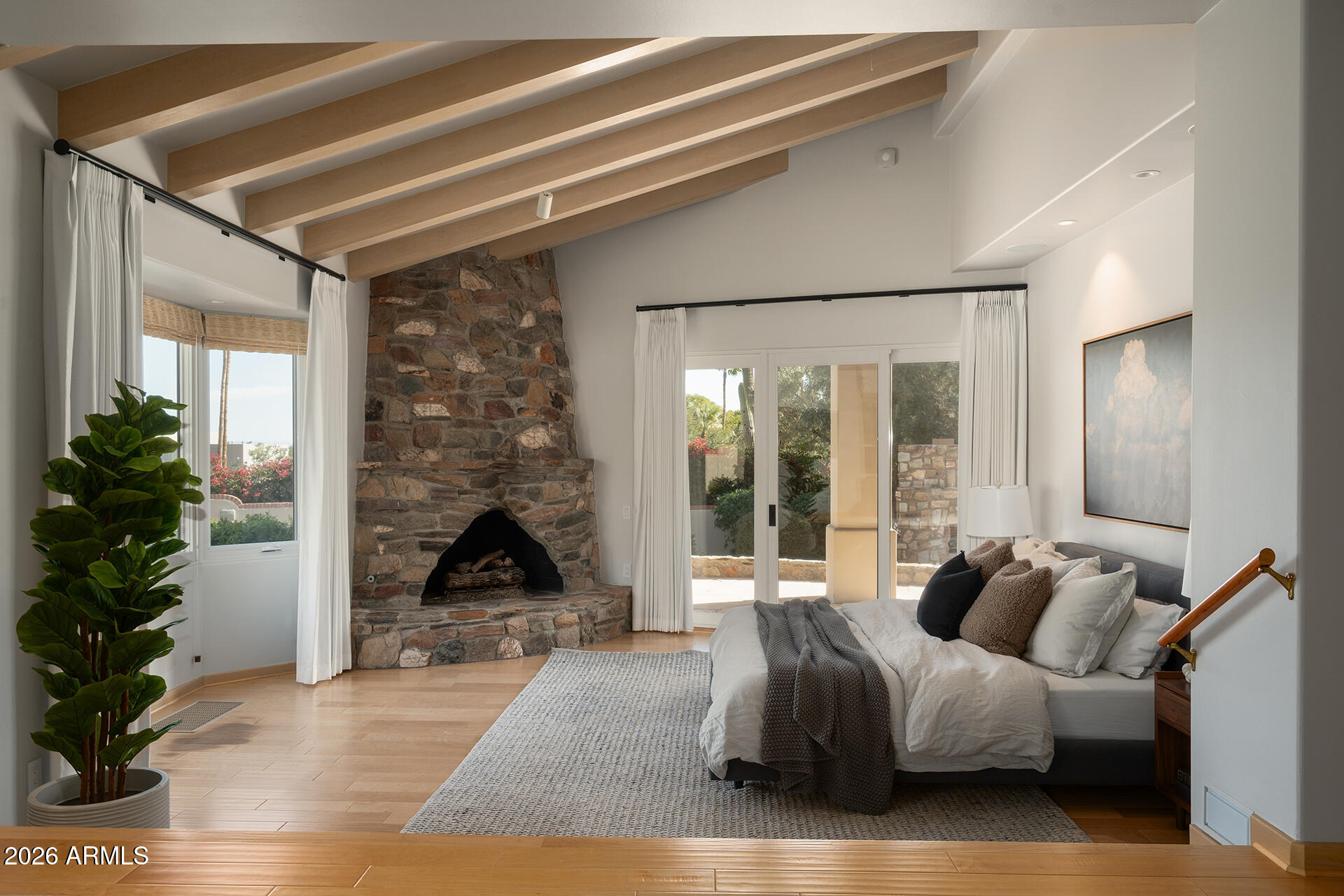 7224 N LAKESIDE Lane