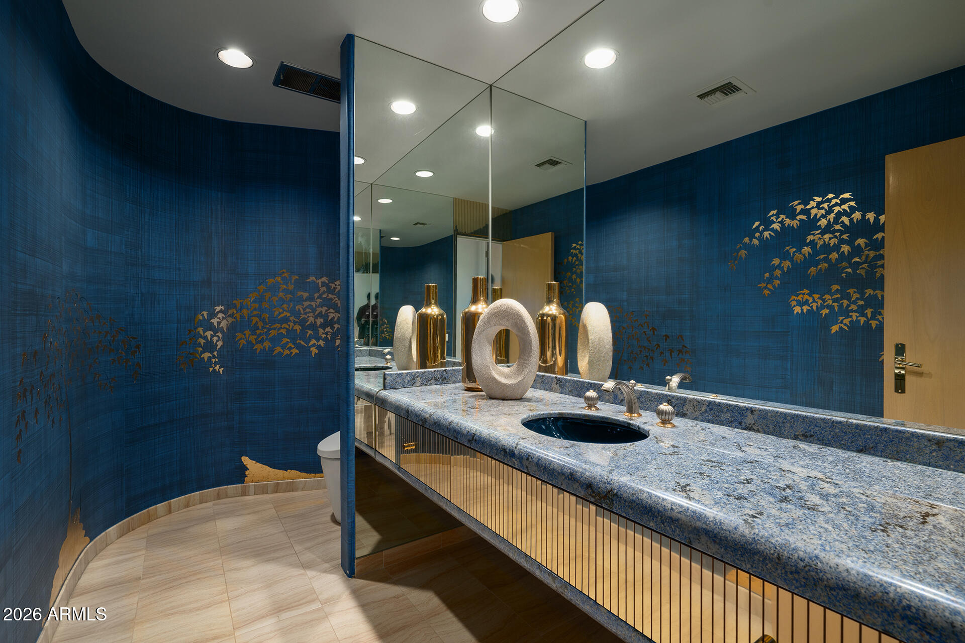 7224 N LAKESIDE Lane