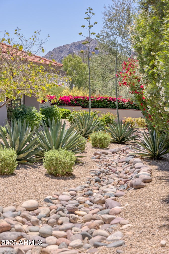 7224 N LAKESIDE Lane