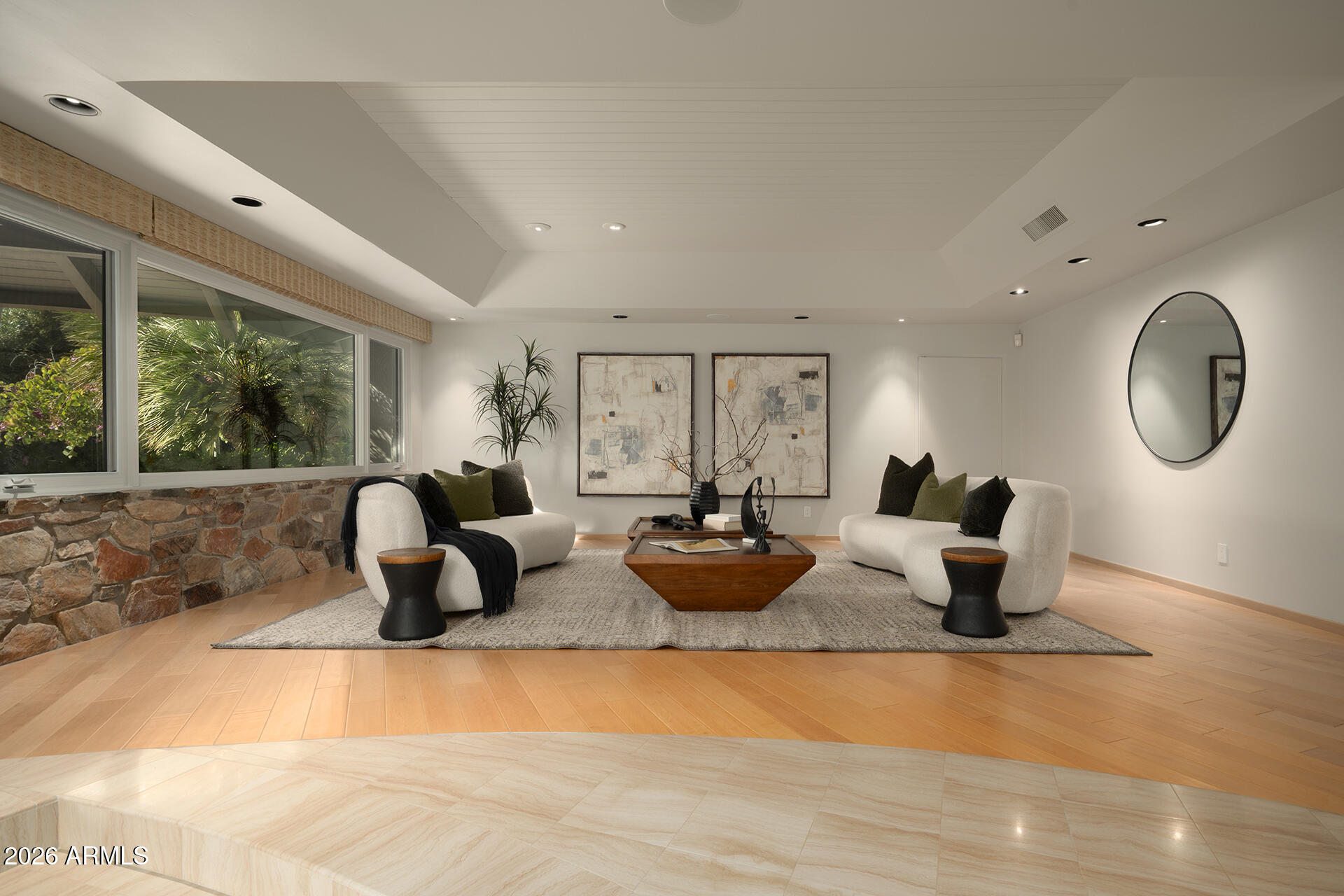 7224 N LAKESIDE Lane