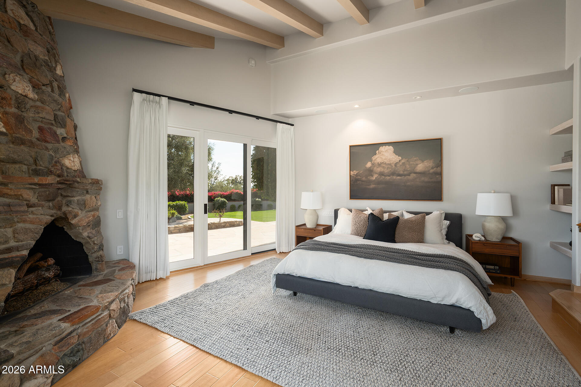 7224 N LAKESIDE Lane