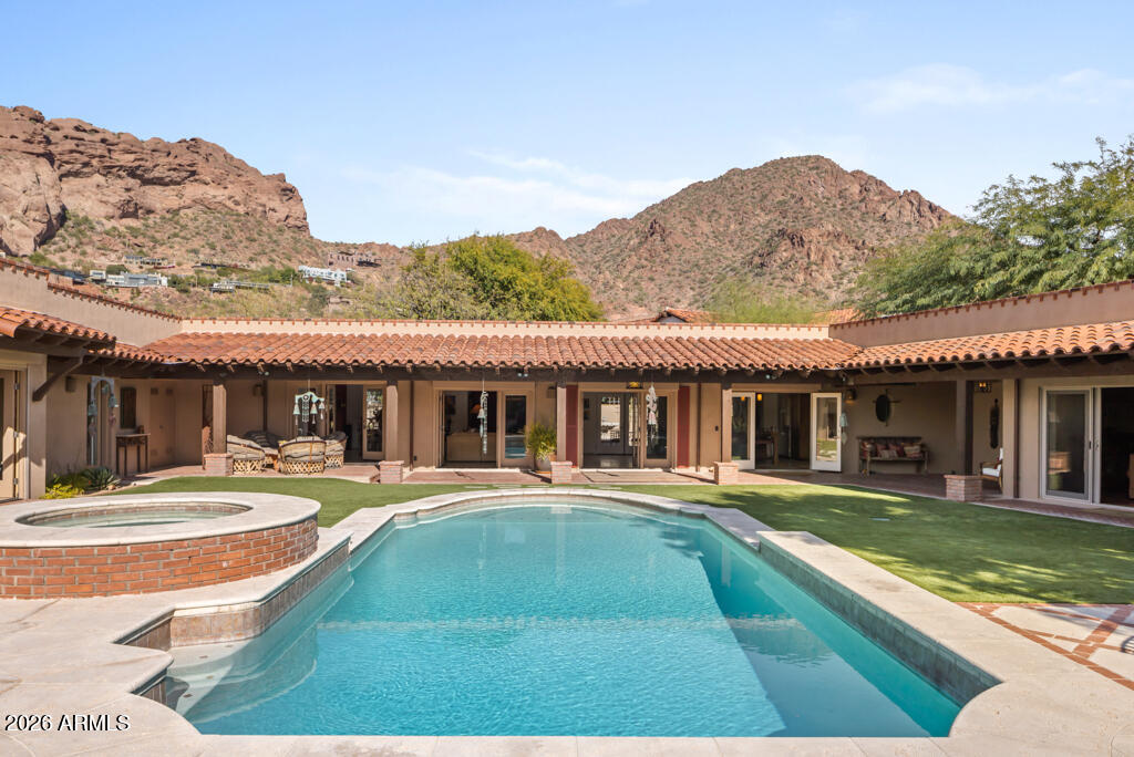 5102 N SADDLE ROCK Lane