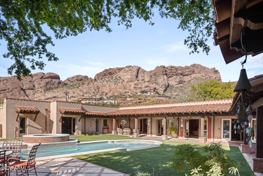 5102 N SADDLE ROCK Lane