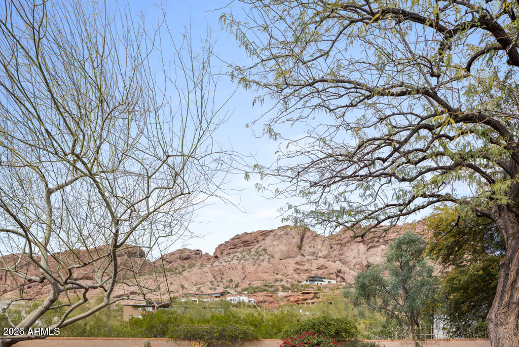 5102 N SADDLE ROCK Lane