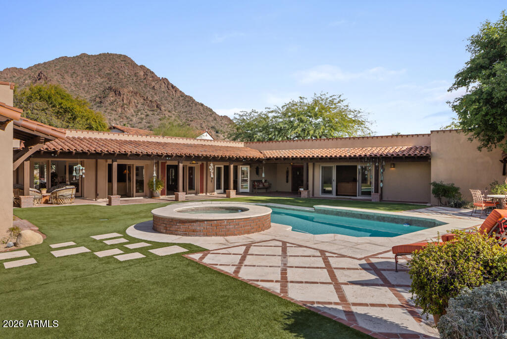 5102 N SADDLE ROCK Lane