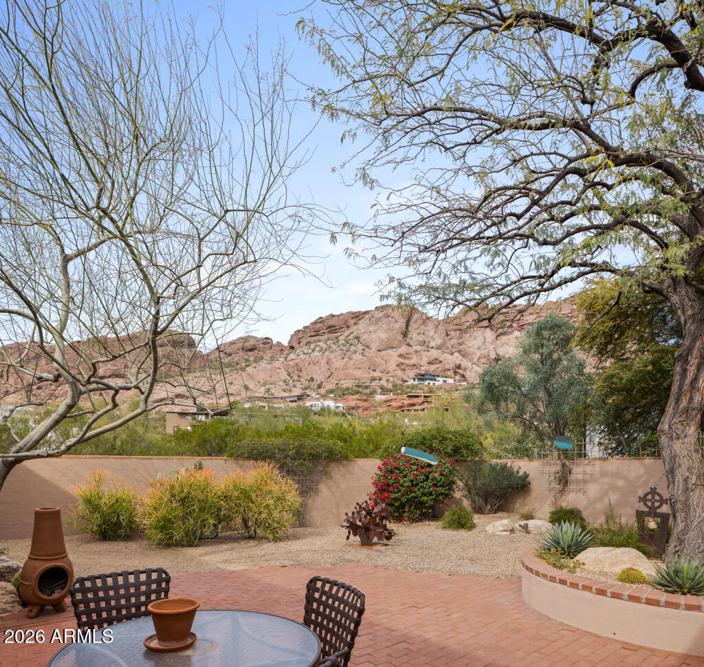 5102 N SADDLE ROCK Lane