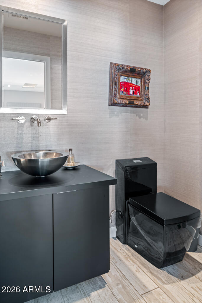 2502 E Montebello Avenue