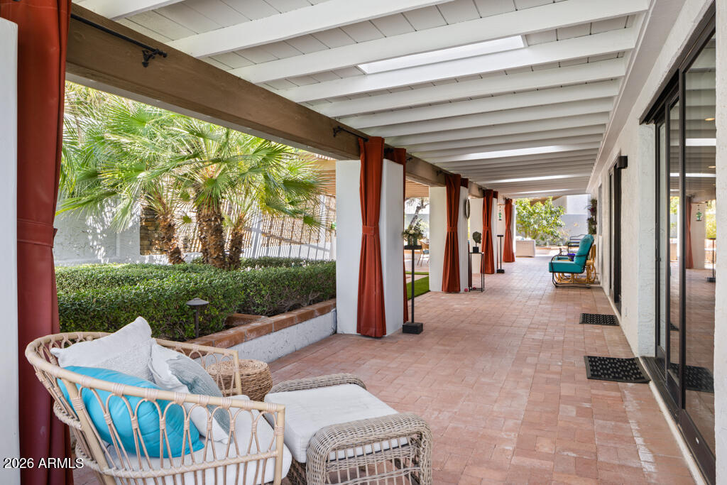 2502 E Montebello Avenue