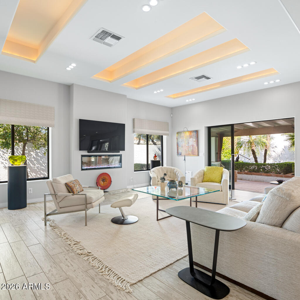 2502 E Montebello Avenue