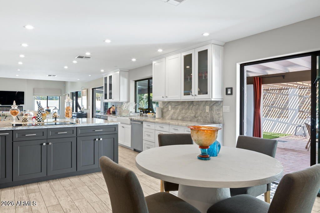 2502 E Montebello Avenue