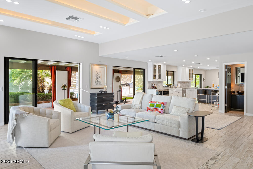 2502 E Montebello Avenue