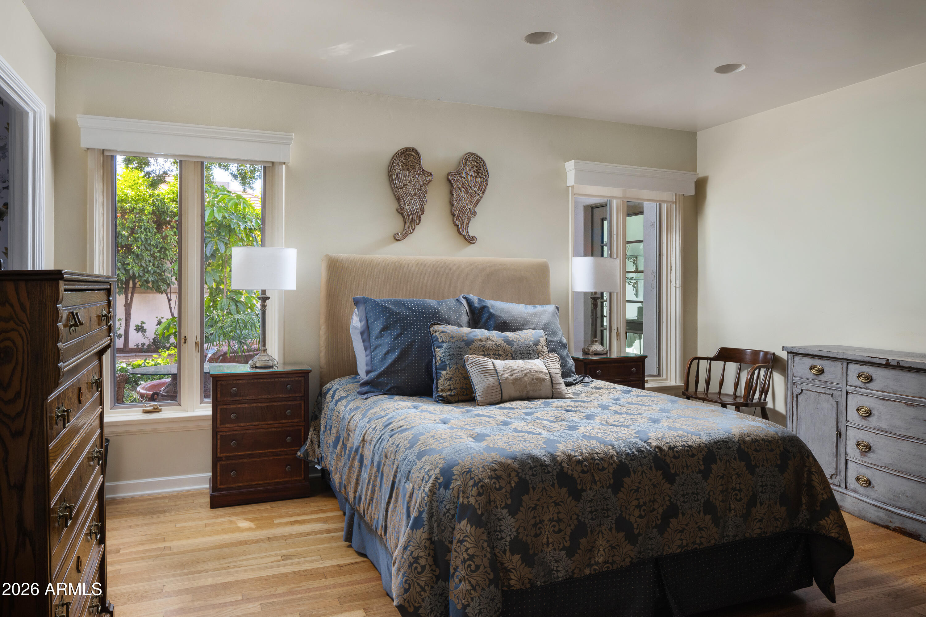 3042 N MANOR Drive E