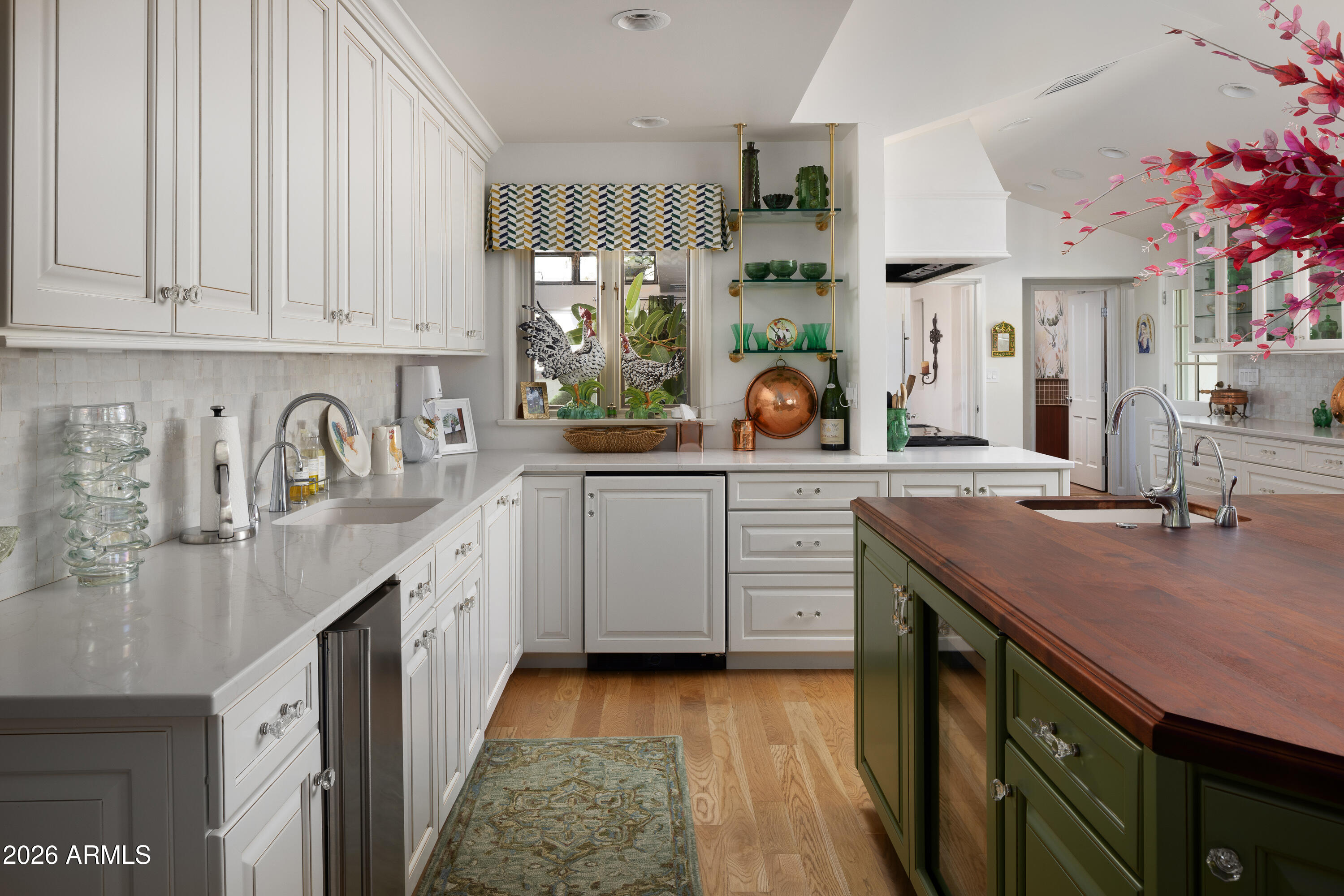 3042 N MANOR Drive E