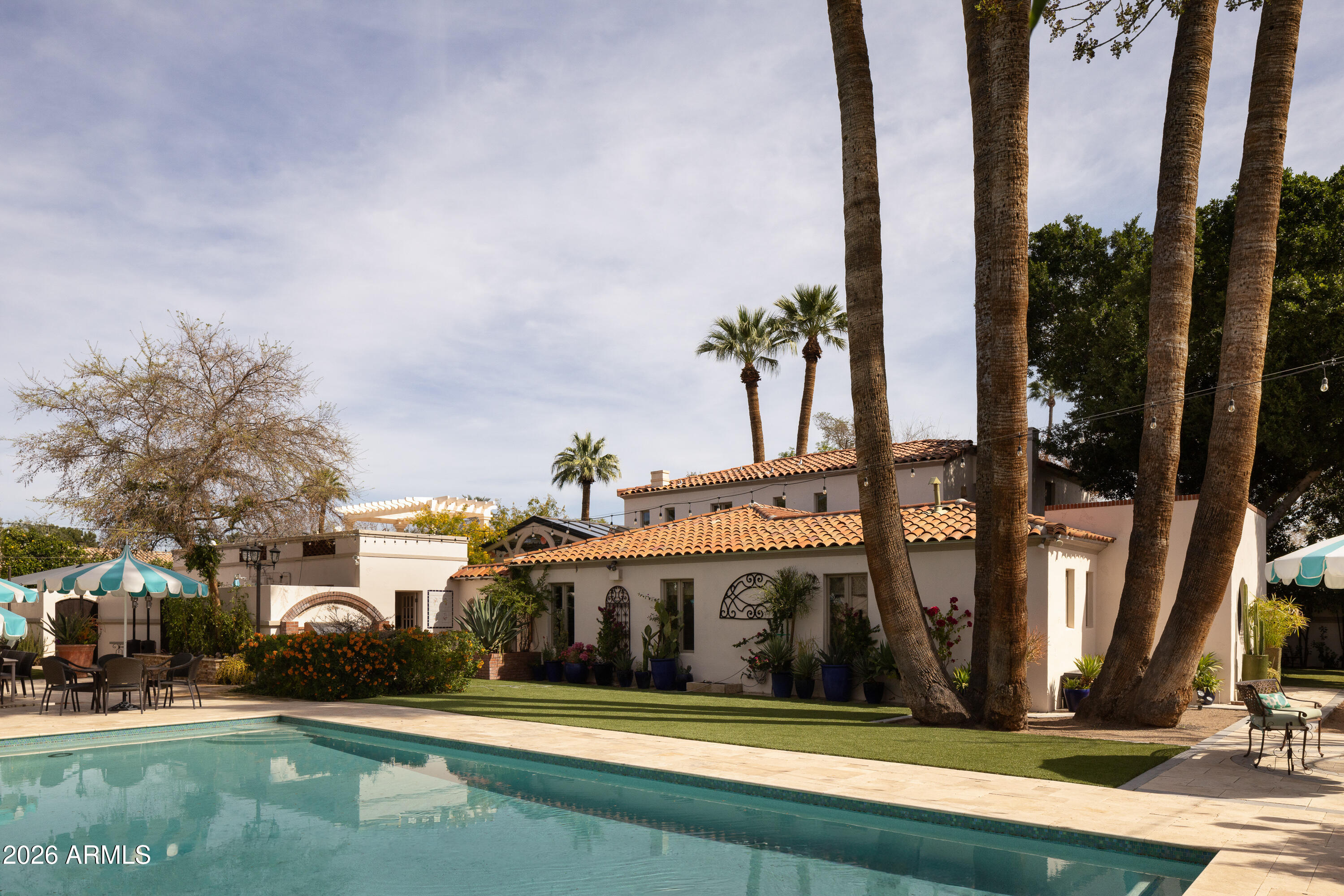 3042 N MANOR Drive E