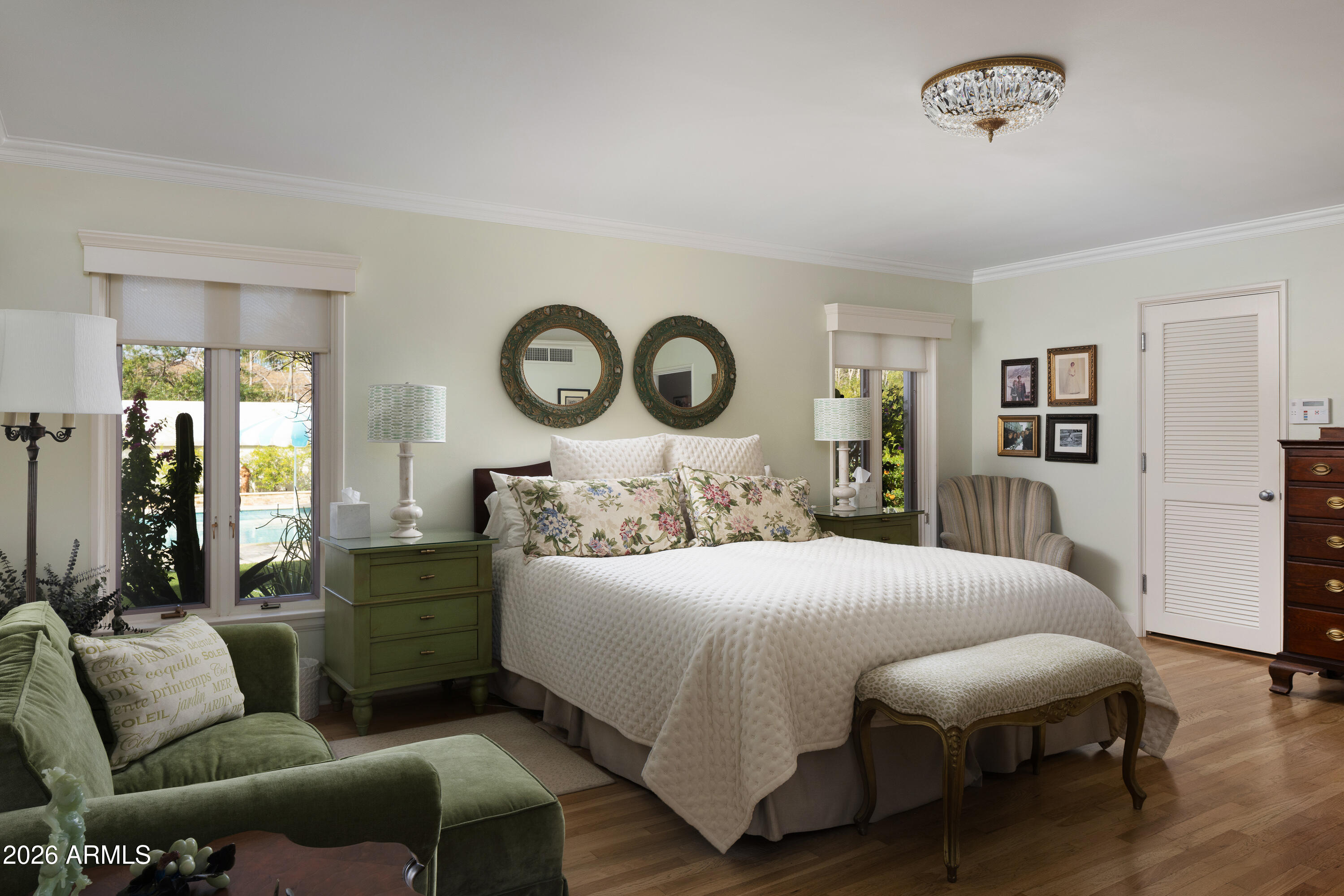 3042 N MANOR Drive E