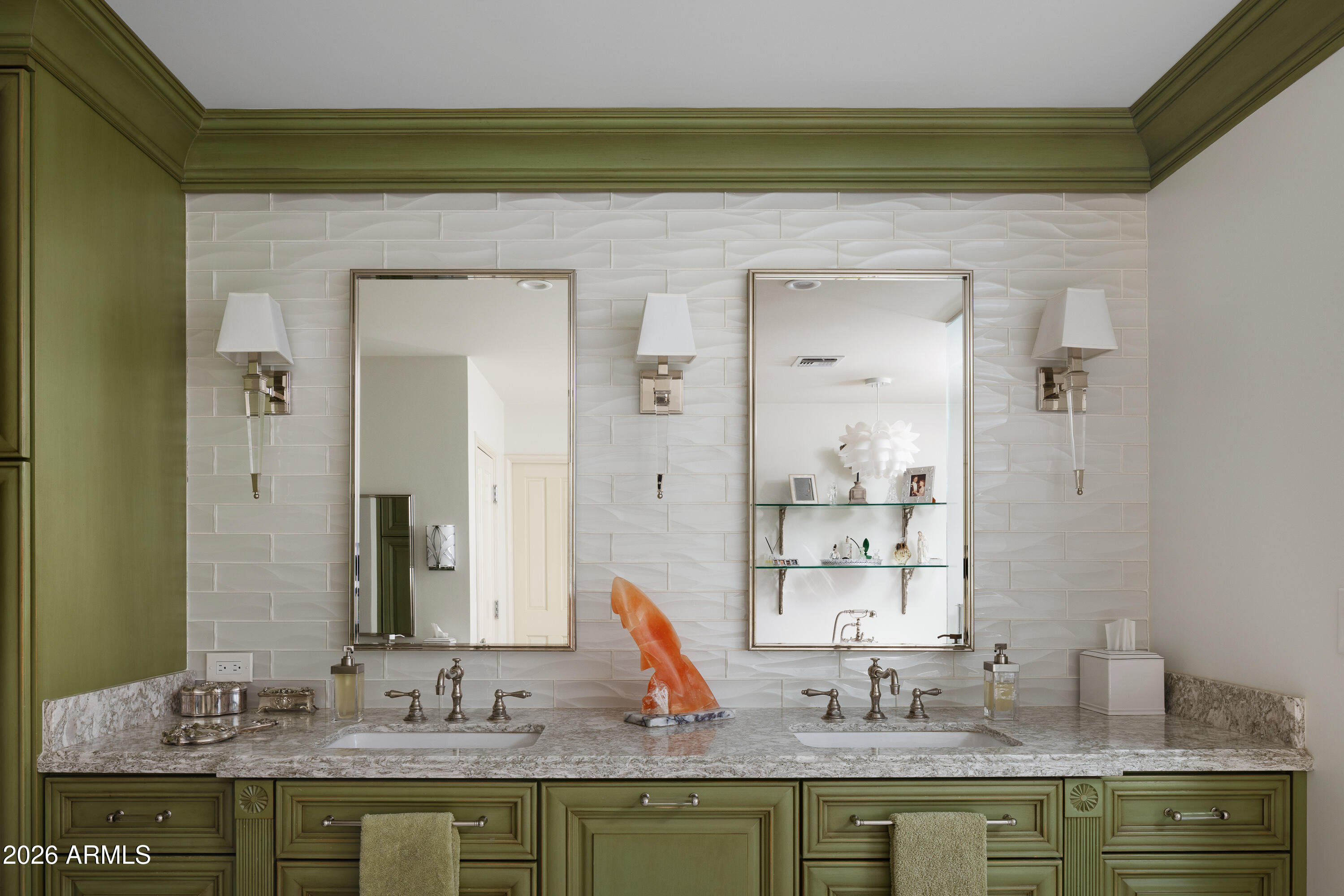 3042 N MANOR Drive E