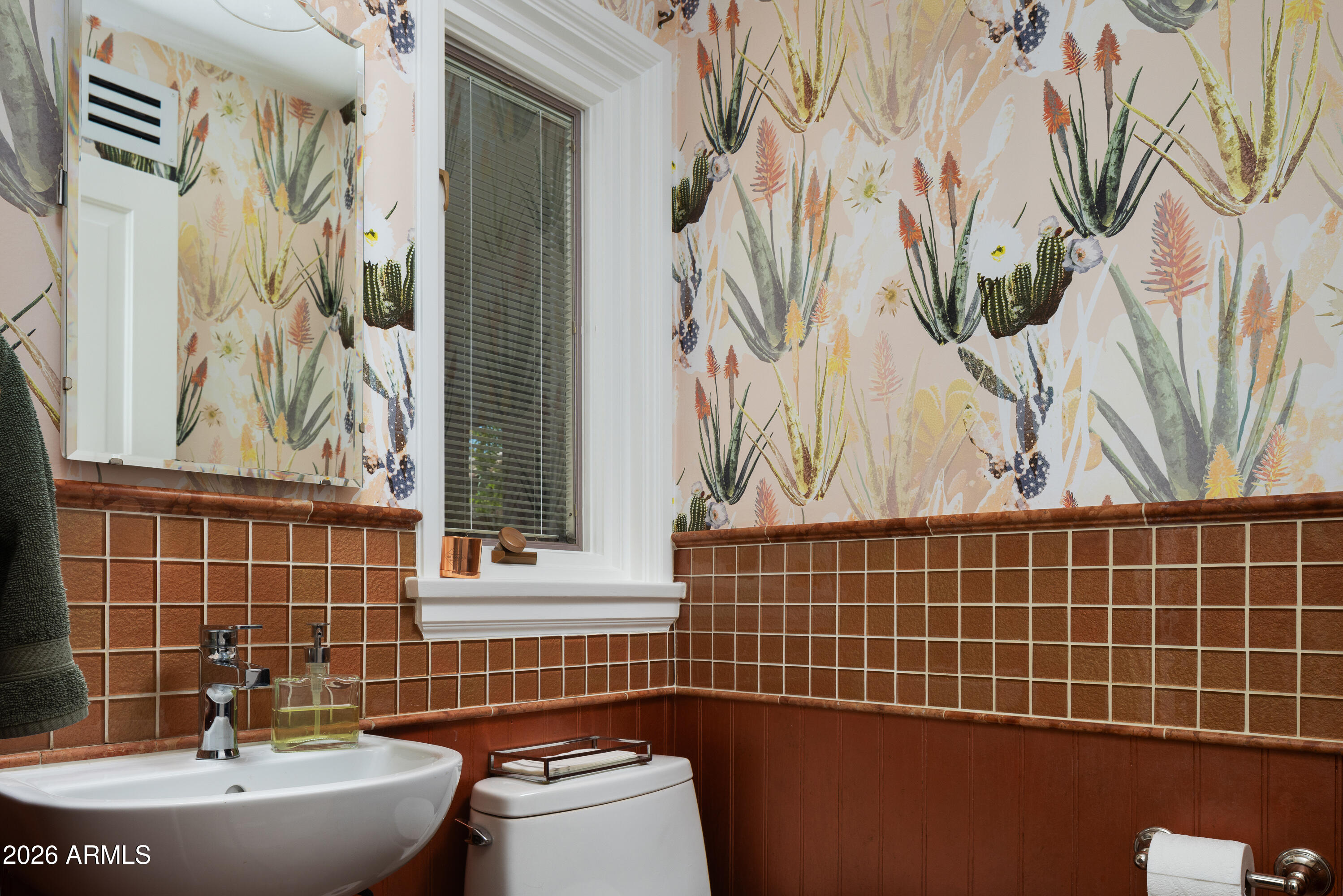 3042 N MANOR Drive E