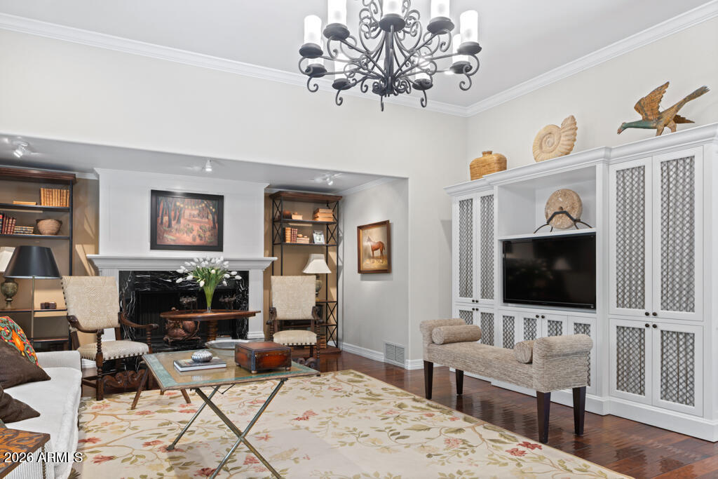 2126 E Pasadena Avenue