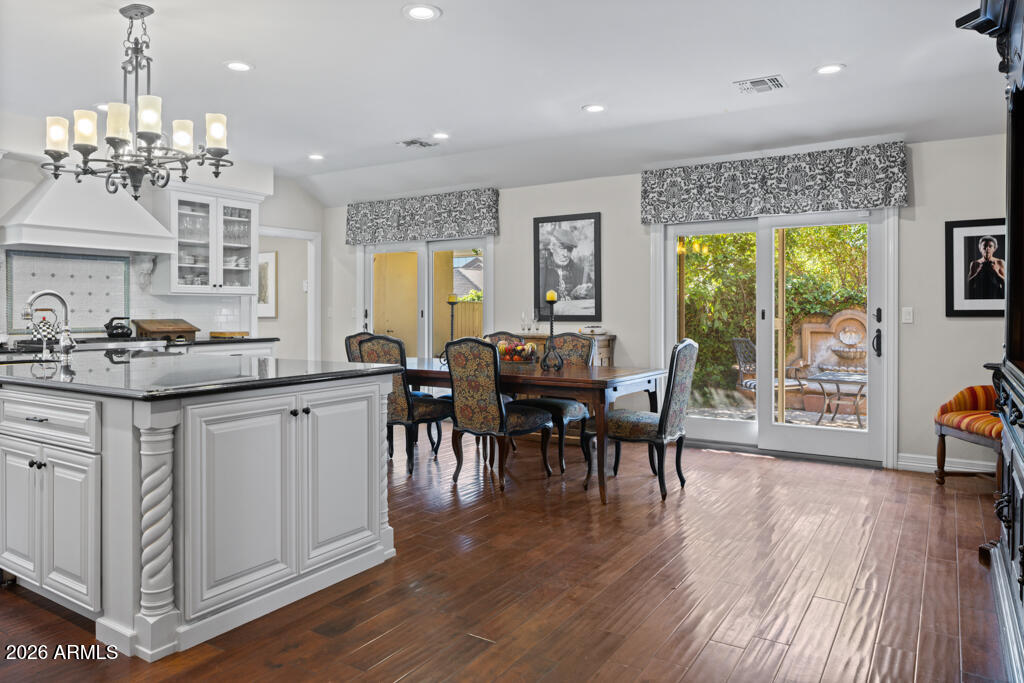 2126 E Pasadena Avenue