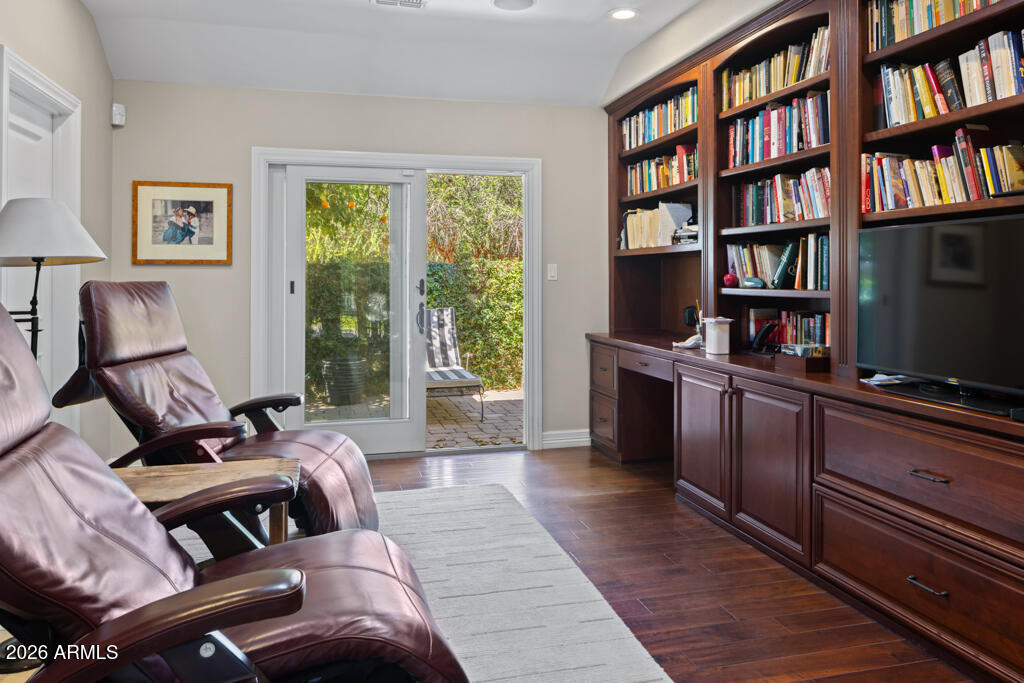 2126 E Pasadena Avenue