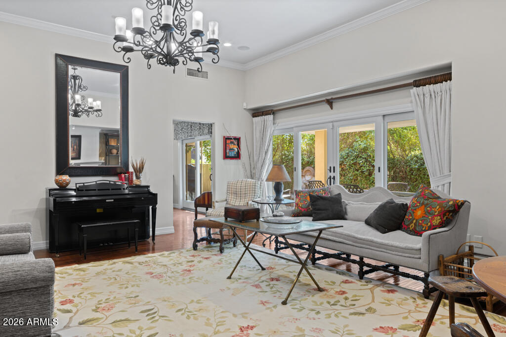 2126 E Pasadena Avenue