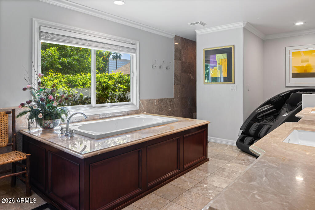 2126 E Pasadena Avenue