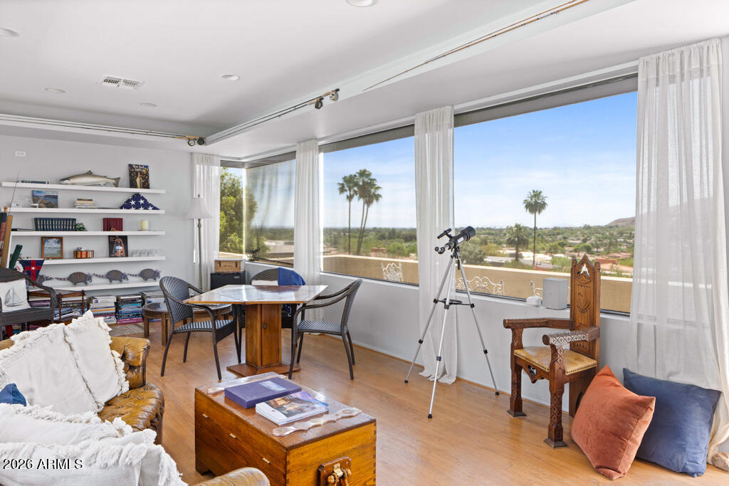 5434 E Lincoln Drive 72