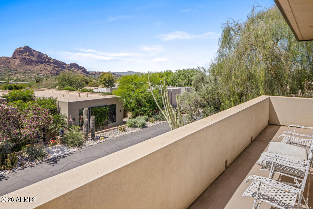 5434 E Lincoln Drive 72