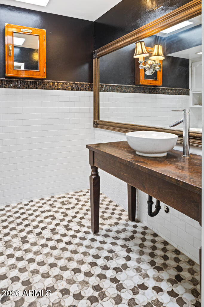 5434 E Lincoln Drive 72