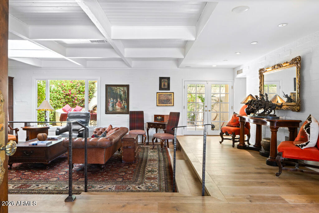 5434 E Lincoln Drive 72