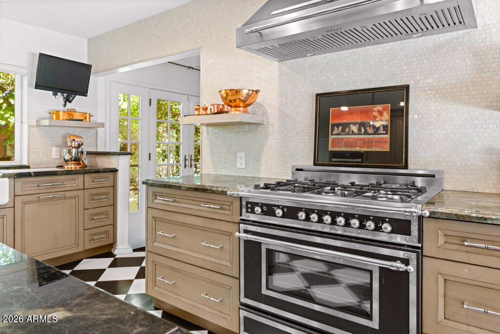 5434 E Lincoln Drive 72