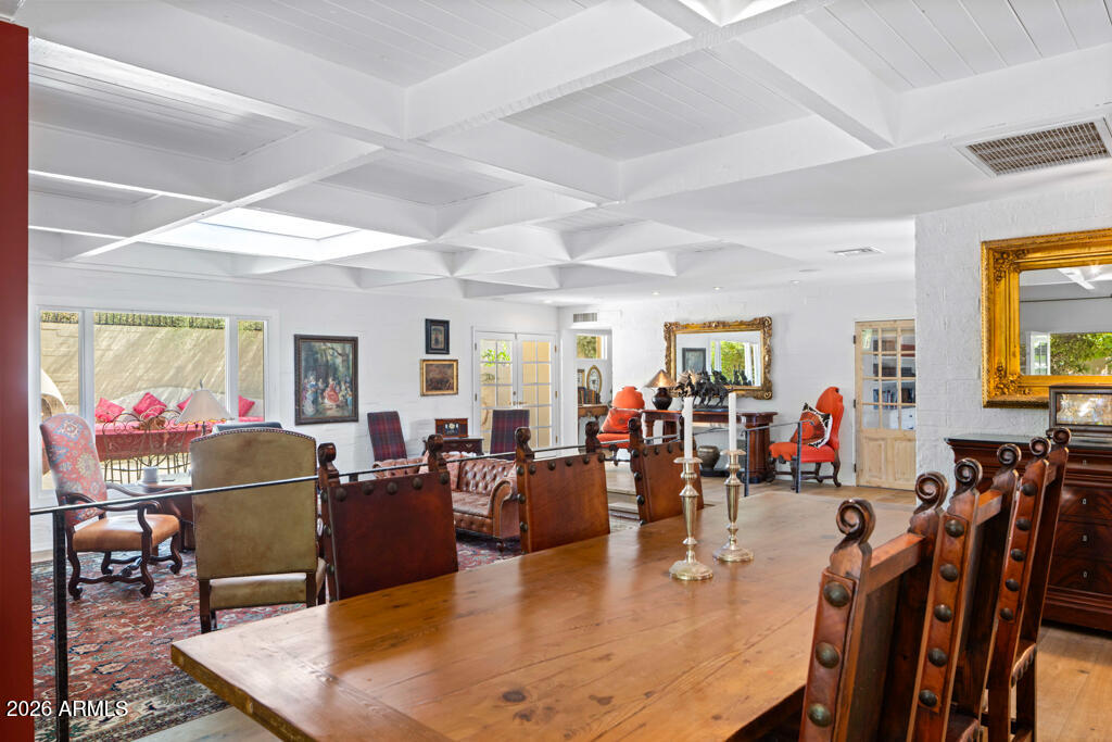 5434 E Lincoln Drive 72