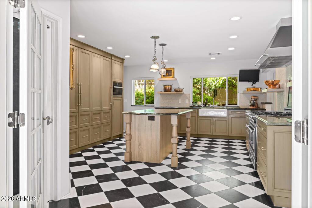 5434 E Lincoln Drive 72