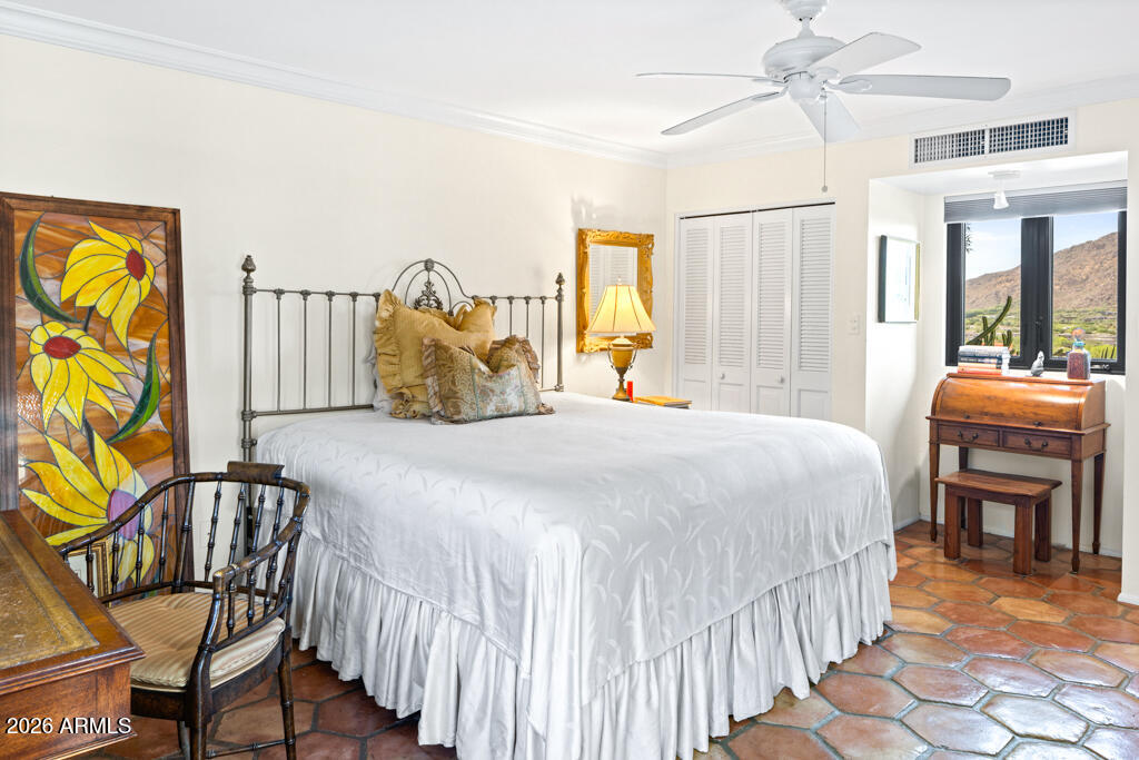 5434 E Lincoln Drive 72