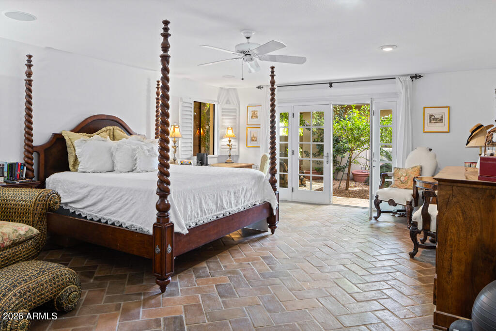 5434 E Lincoln Drive 72