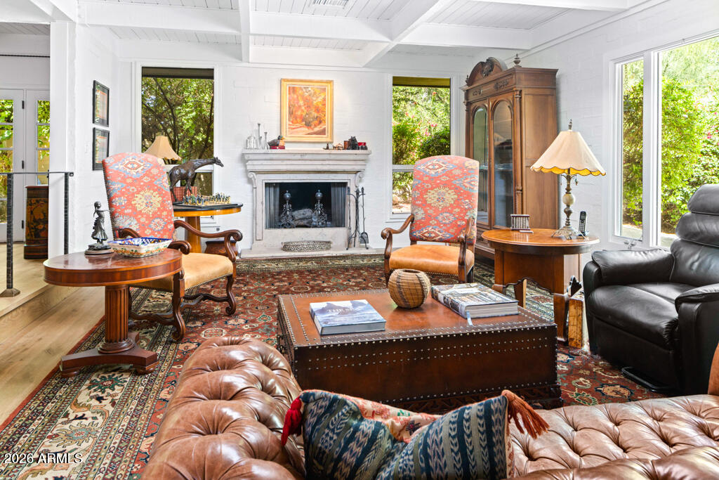 5434 E Lincoln Drive 72