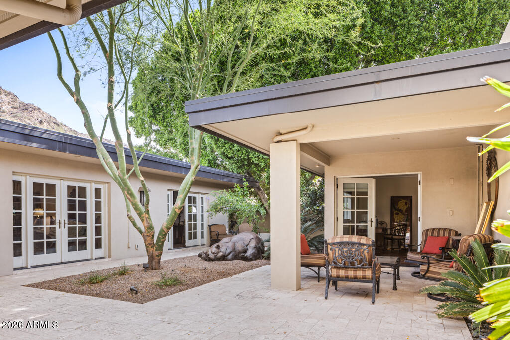 5434 E Lincoln Drive 72