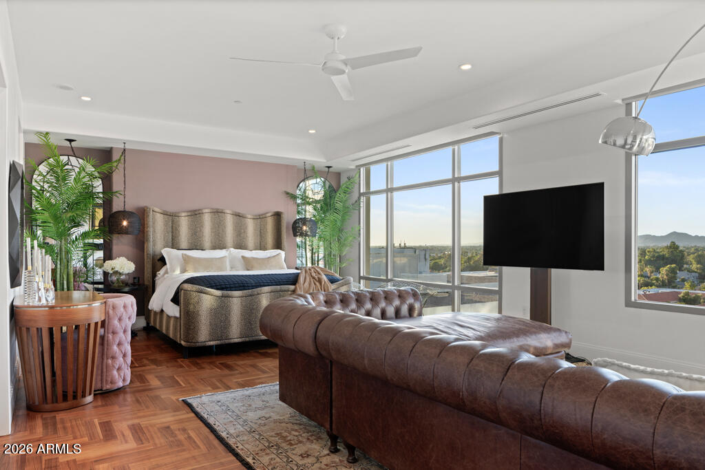 2211 E CAMELBACK Road 902