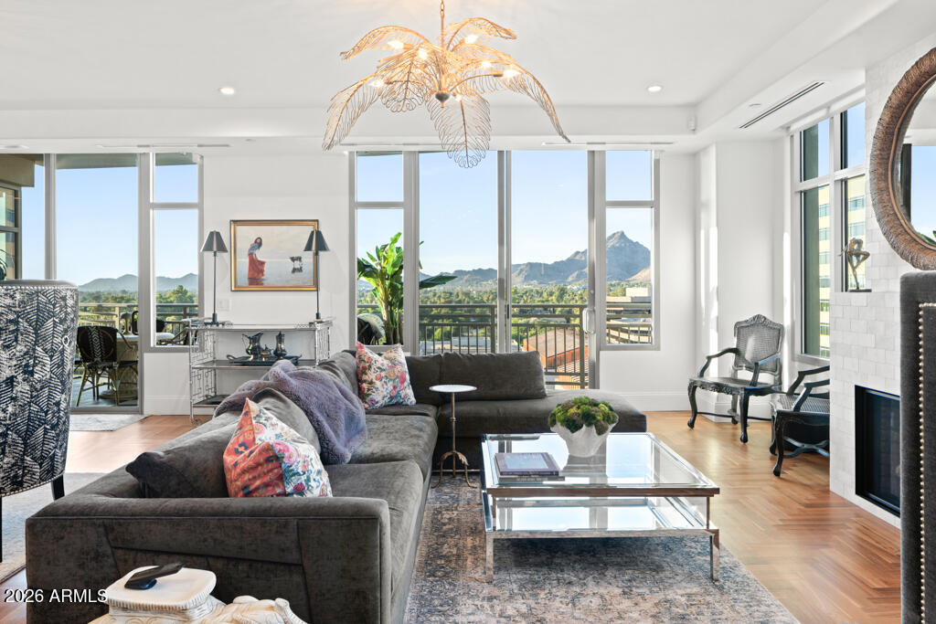 2211 E CAMELBACK Road 902